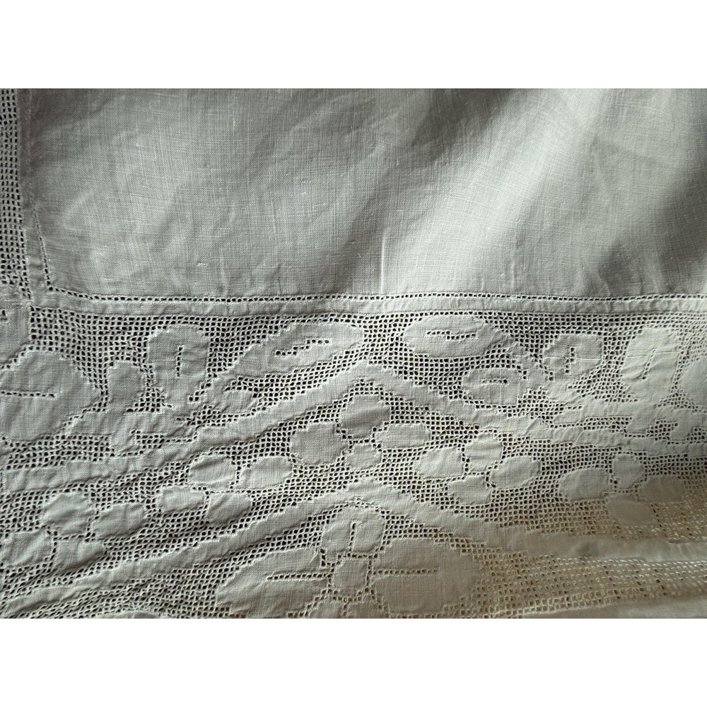 Vtg White Tablecloth Square Cotton Lace Edge  Traditional English Cottage Shabby - Picture 6 of 6